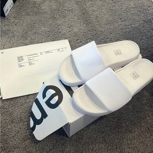 Lululemon slides